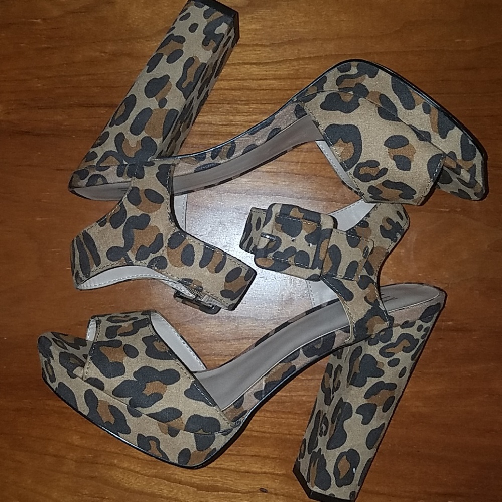 8M Leopard High heeled platform sandals!